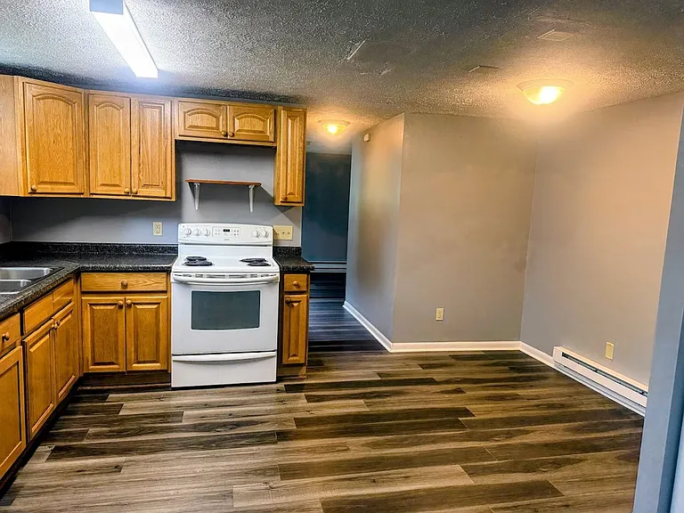 115 Hillcrest Ave NW — Photo 4