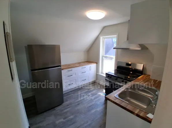 623 Vickers St N APT 4, Thunder Bay, ON P7C 4B6
