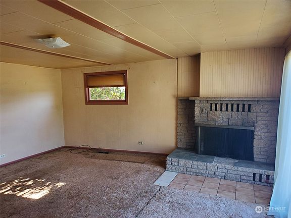 3rd image of 3321 NE Phinney Bay Drive