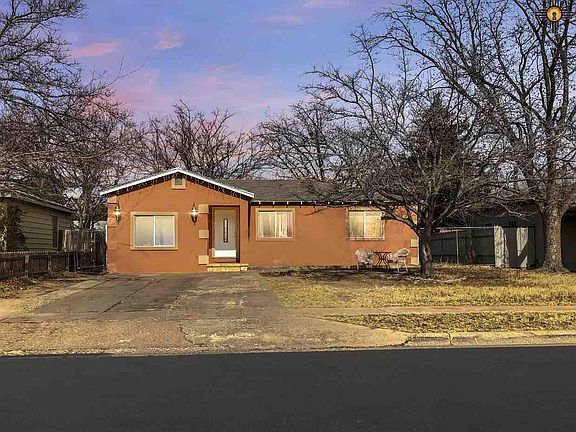 2nd image of 1122 E Llano Dr