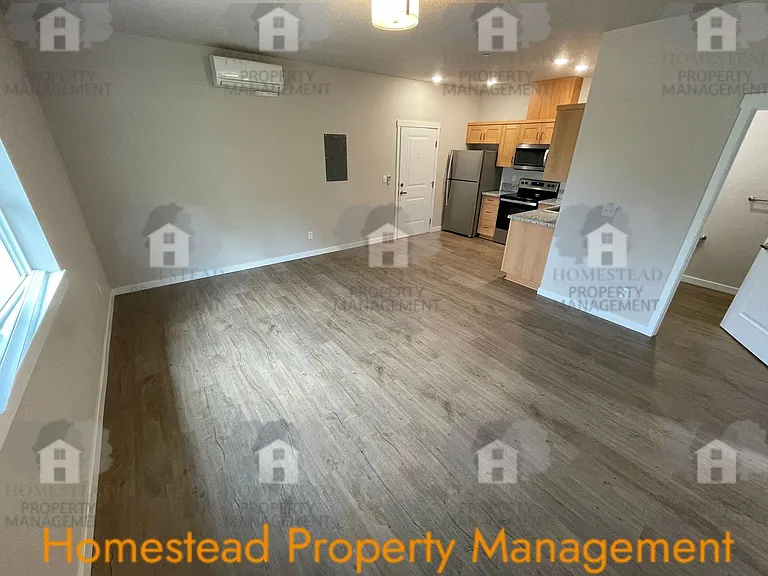 283 Knox St N — Photo 5