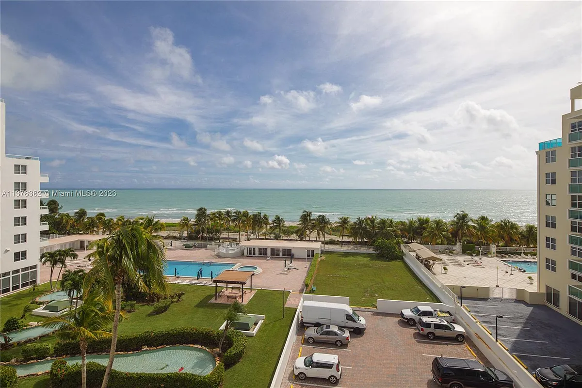 Building Photo - 5005 Collins Ave #610