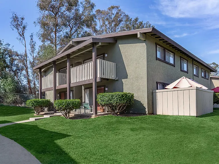 Saddleback Ranch Apartments — Photo 46
