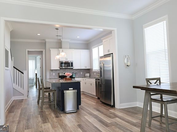 5th image of 110 Hamlet Cir