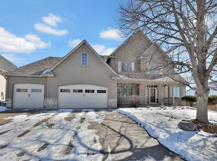 3020 Carey Heights Dr, Saint Paul, MN 55109