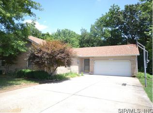 940 Ivy Ct, Troy, IL 62294