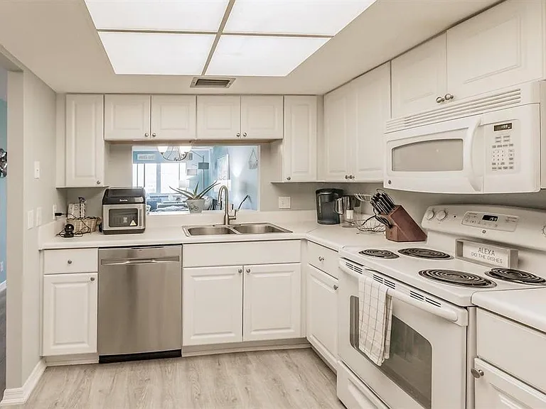 1255 E Peppertree Dr #501 — Photo 13