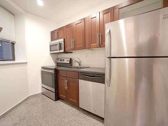 3rd image of 413 W 52nd St #A3