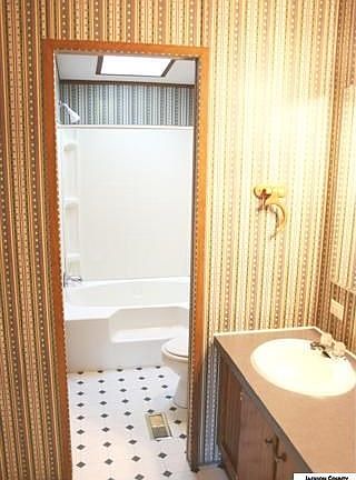 5th image of 516 N Elm St