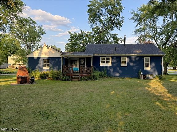 4th image of 1379 Maxwell Ave NW