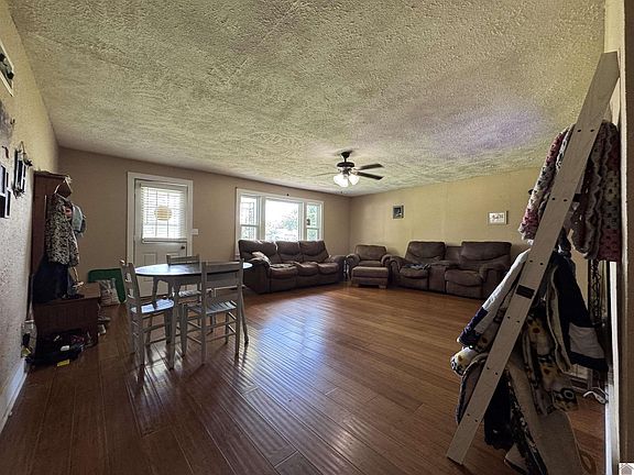 5th image of 608 Downs St