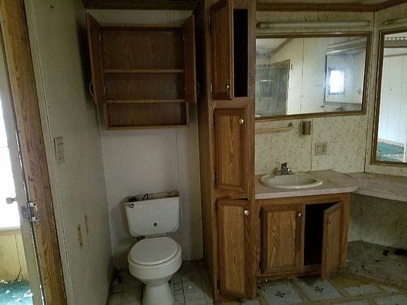 4th image of 49 Lakeside Dr