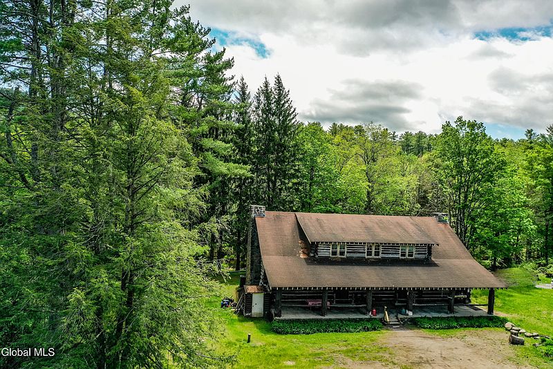 2nd image of 746 Howe Road