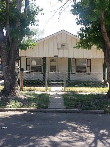 1st image of 1920 E 5th St