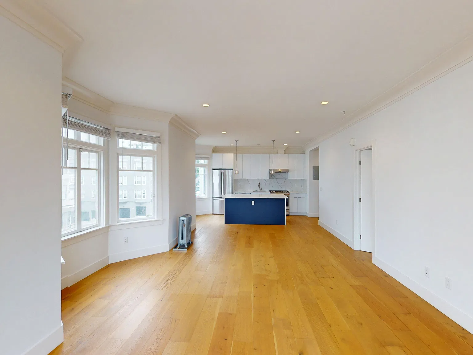 Spacious 2BR/2BA Near Russian Hill & Marina with In-Unit Laundry — Photo 3