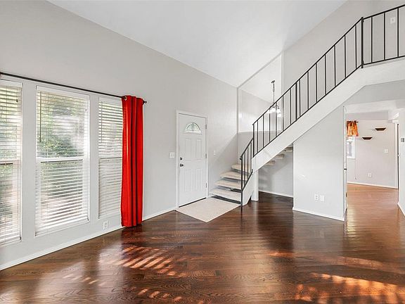 3rd image of 1095 Humber Cir