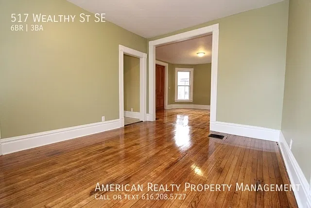 6 bed, 2.5 bath, 2694 sqft, $3,200 — Photo 4