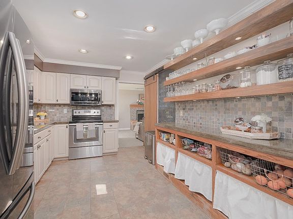 3rd image of 1670 Riverdee Ct