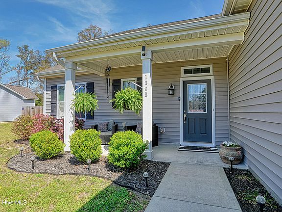 4th image of 1393 Gracies Way NE