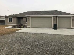 4500 Mount Adams View Dr, West Richland, WA 99353