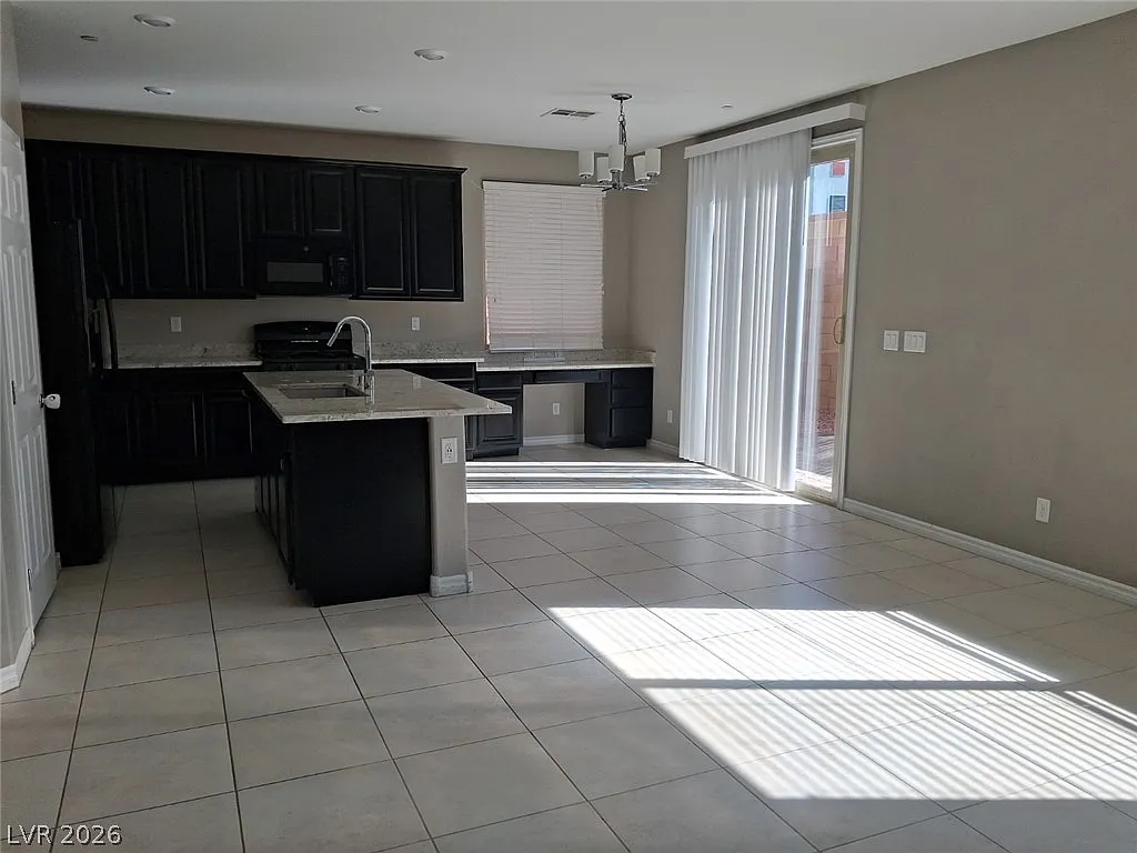 3 bed, 3.0 bath, 2202 sqft, $2,300 — Photo 2