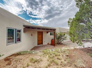 4 Moya Ln, Santa Fe, NM 87508