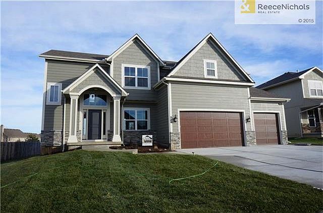 1st image of 329 SE Golden Ln