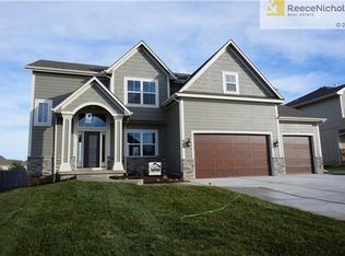 329 SE Golden Ln, Lees Summit, MO 64063