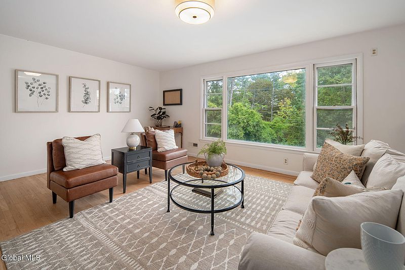 5th image of 1104 Merlin Drive