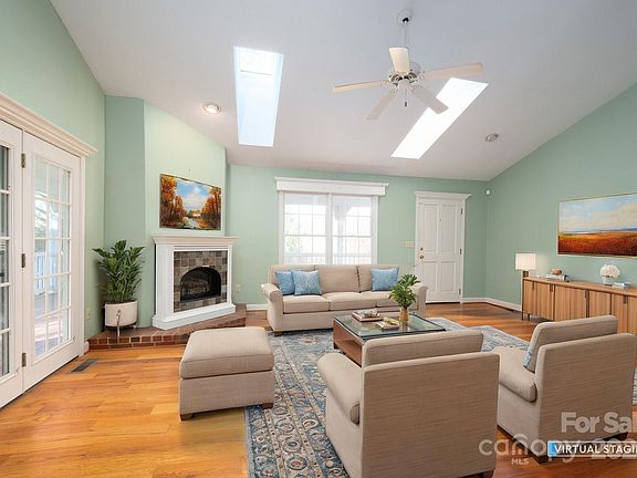 5th image of 70 Banbury Ct
