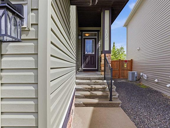 3rd image of 109 Evansdale Lndg NW