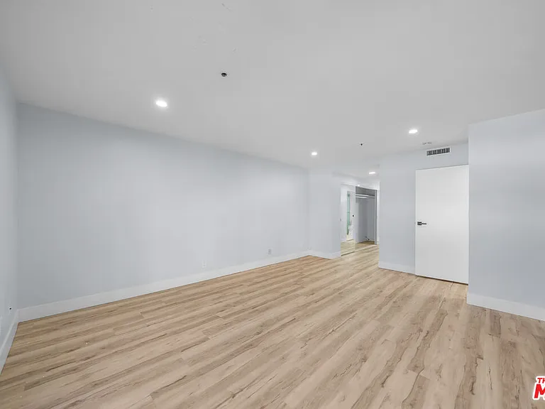 727 S Ardmore Ave #108 — Photo 24