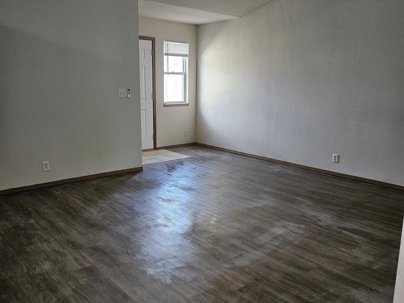 2 bed, 1000 sqft, $950 — Photo 2