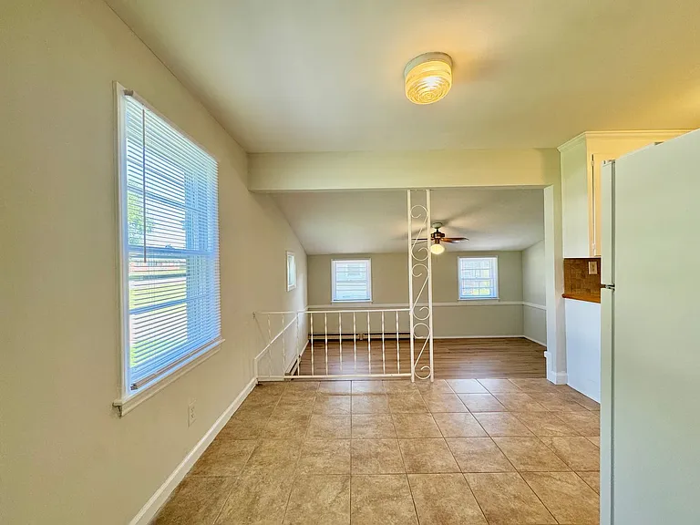 806 Carolina St — Photo 4