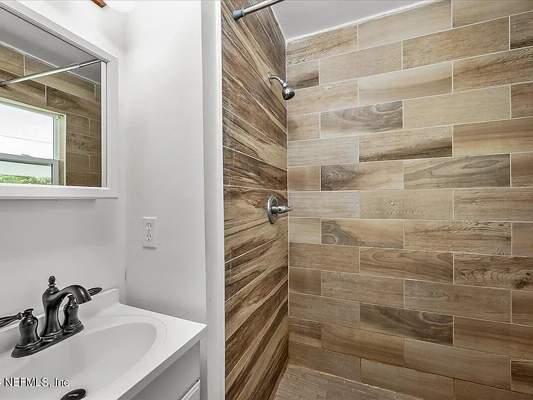 3919 Skycrest Dr — Photo 63