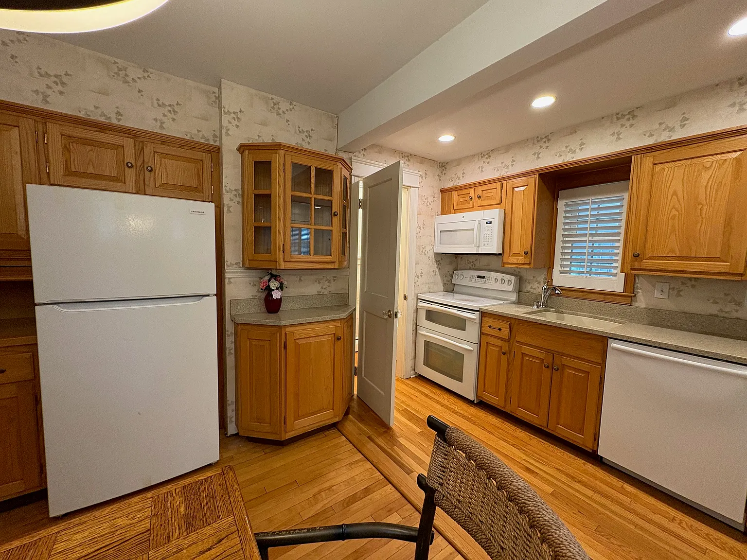 3 bed, $3,200 — Photo 4