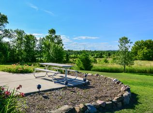 2361 Meadowridge Ct, Cedarburg, WI 53012