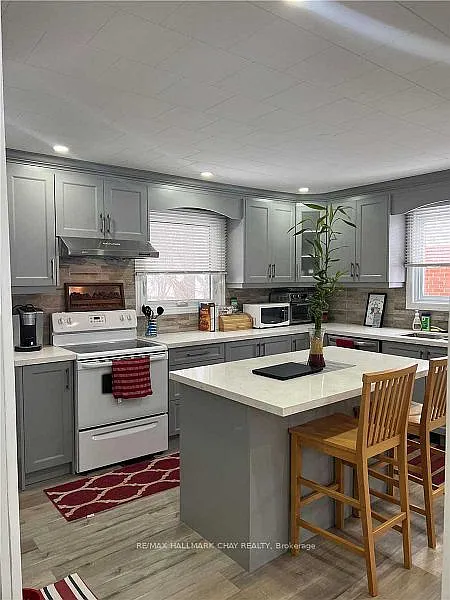 2 bed, $2,300 — Photo 3