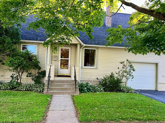 2nd image of 22 Grant St