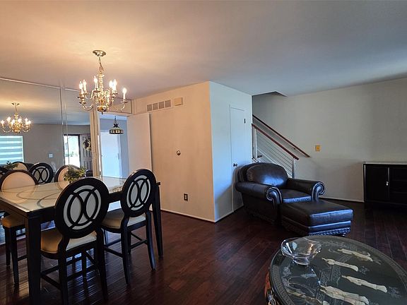 3rd image of 21150 Beaconsfield St