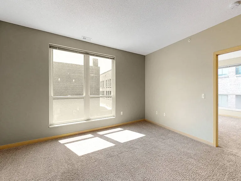 L14 Flats — Photo 69