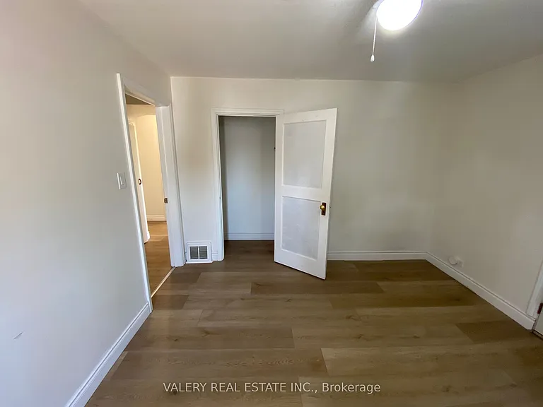 374 Edmonton St #MAIN — Photo 20