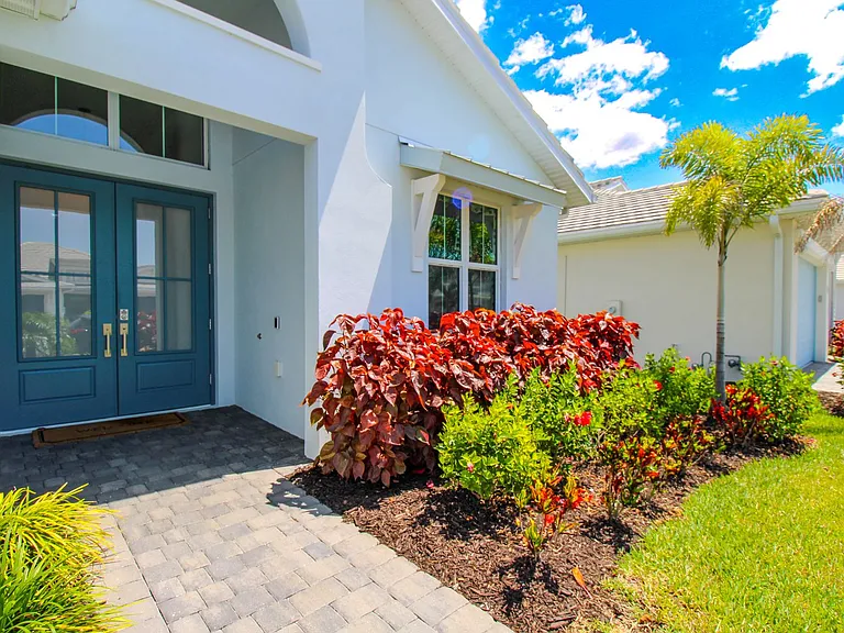 9241 Cayman Dr — Photo 8