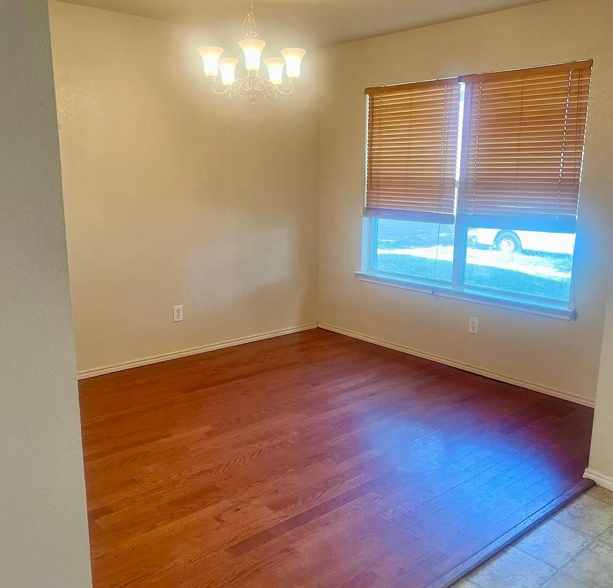 3 bed, 2.5 bath, 1740 sqft, $2,000 — Photo 3