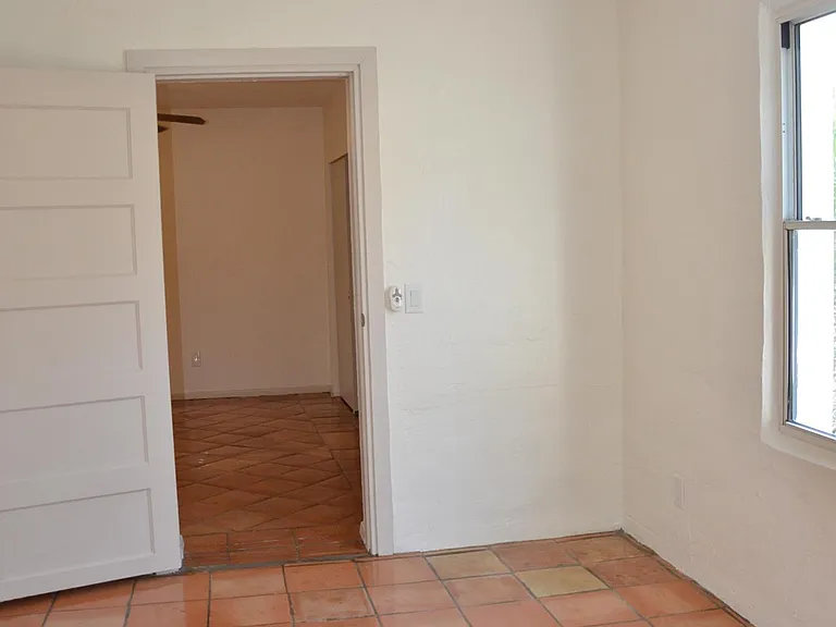 1025 E Indianola Ave — Photo 21