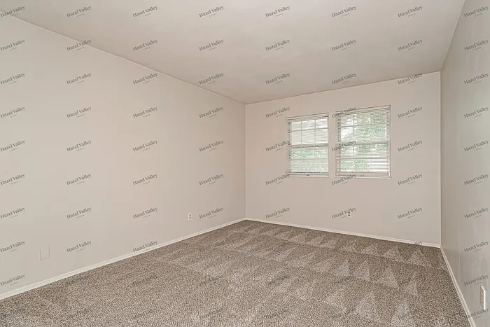 2305 Bramble Ln — Photo 9