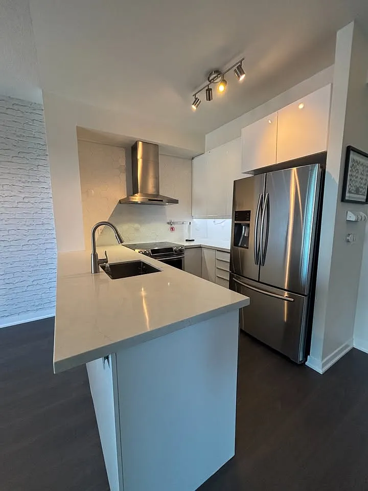 150 E Liberty St #816 photo 1