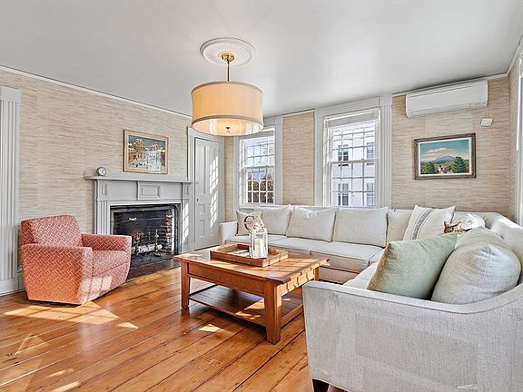 4th image of 228 Main St