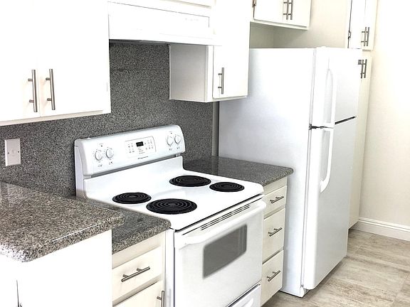 5th image of 1040 N Laurel Ave APT 3
