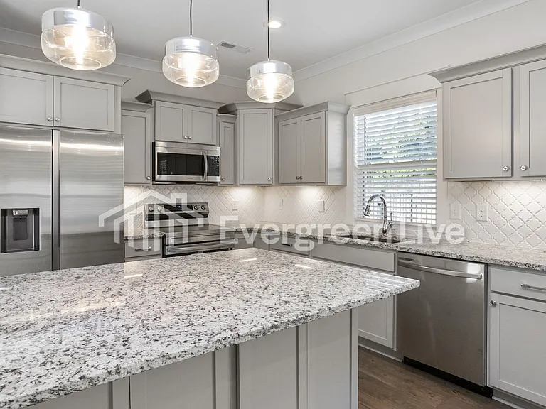 213 Greenwood Dr — Photo 9